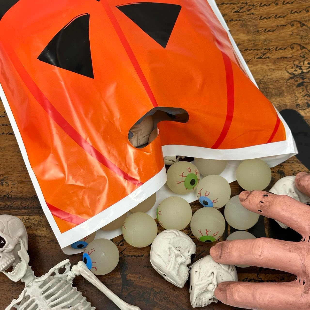 GiftExpress 150‑Pack 11″ × 17″ Jack O Lantern Trick or Treat Goody Bags – Durable Plastic Halloween Party Favor Bags