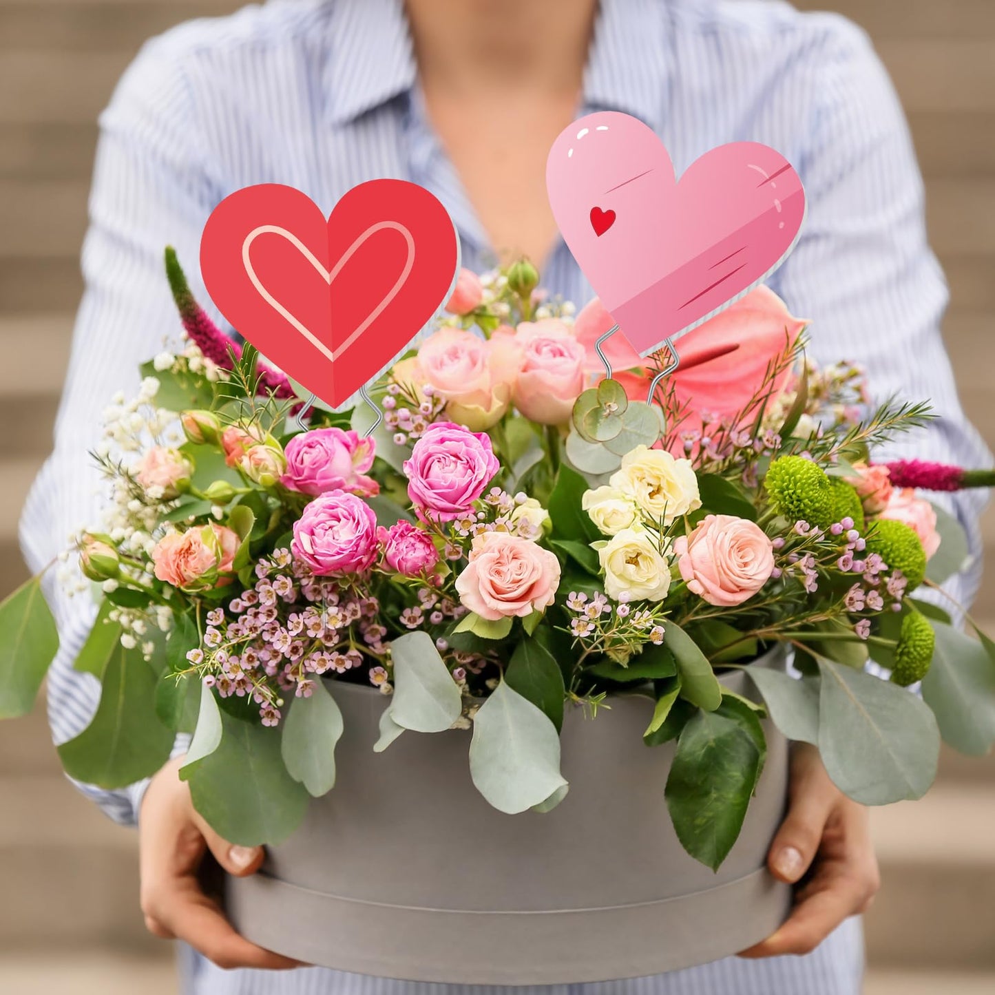 Briwooody 6 Pcs Valentine's Day Heart Planter Stake Hollow Heart Garden Metal Stake Sign Corrugated Plastic Valentine's Day Outdoor Decor for Indoor Outdoor Patio Plant Pot, Flower Bed(Classic Style)