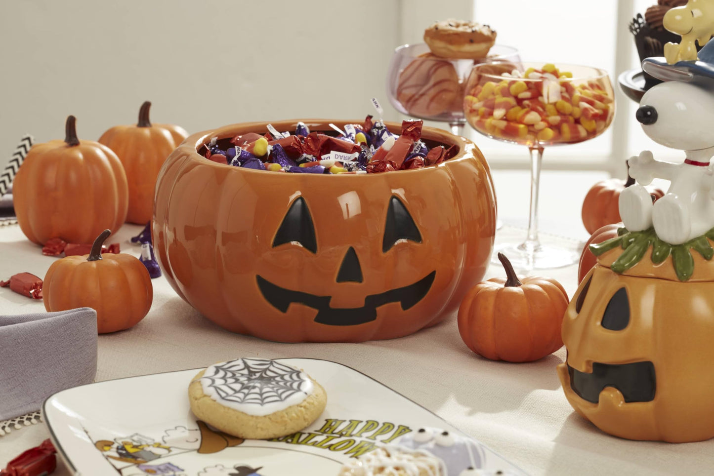 Lenox Candy Dish, The Great Pumpkin Covered Candy Dish, Snoopy on Removable Lid, Porcelain, Halloween Decorations, Halloween Table Decorations, PEANUTS Design, Fall Pumpkin Decor (1 Piece, 10-inch)