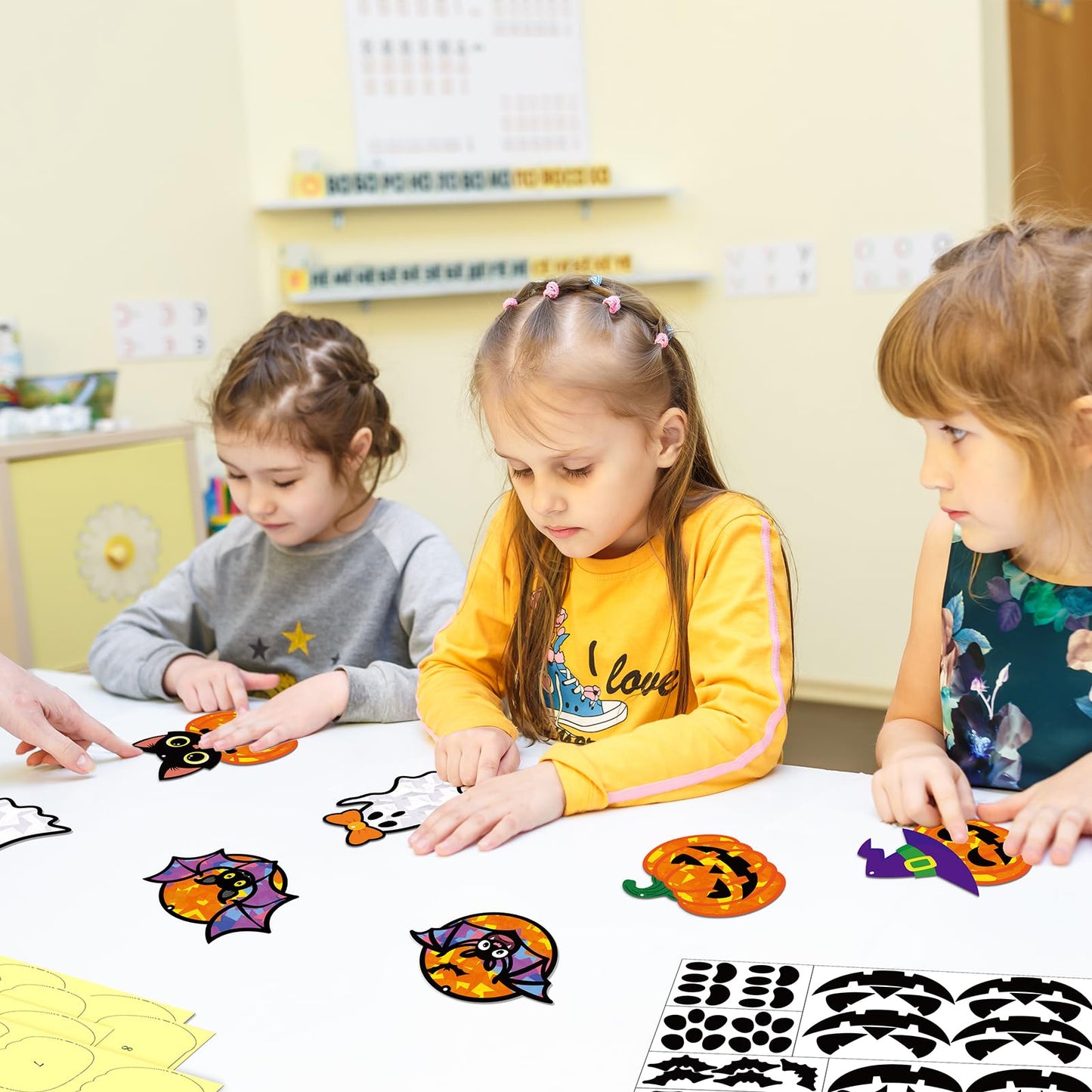 Renbuzhu 40PCS Halloweens Crafts Bulk: Ghosts Pumpkins Paper Suncatchers DIY Kit Party Activities Decorations, Window Stained Glass Effect Art Supplies