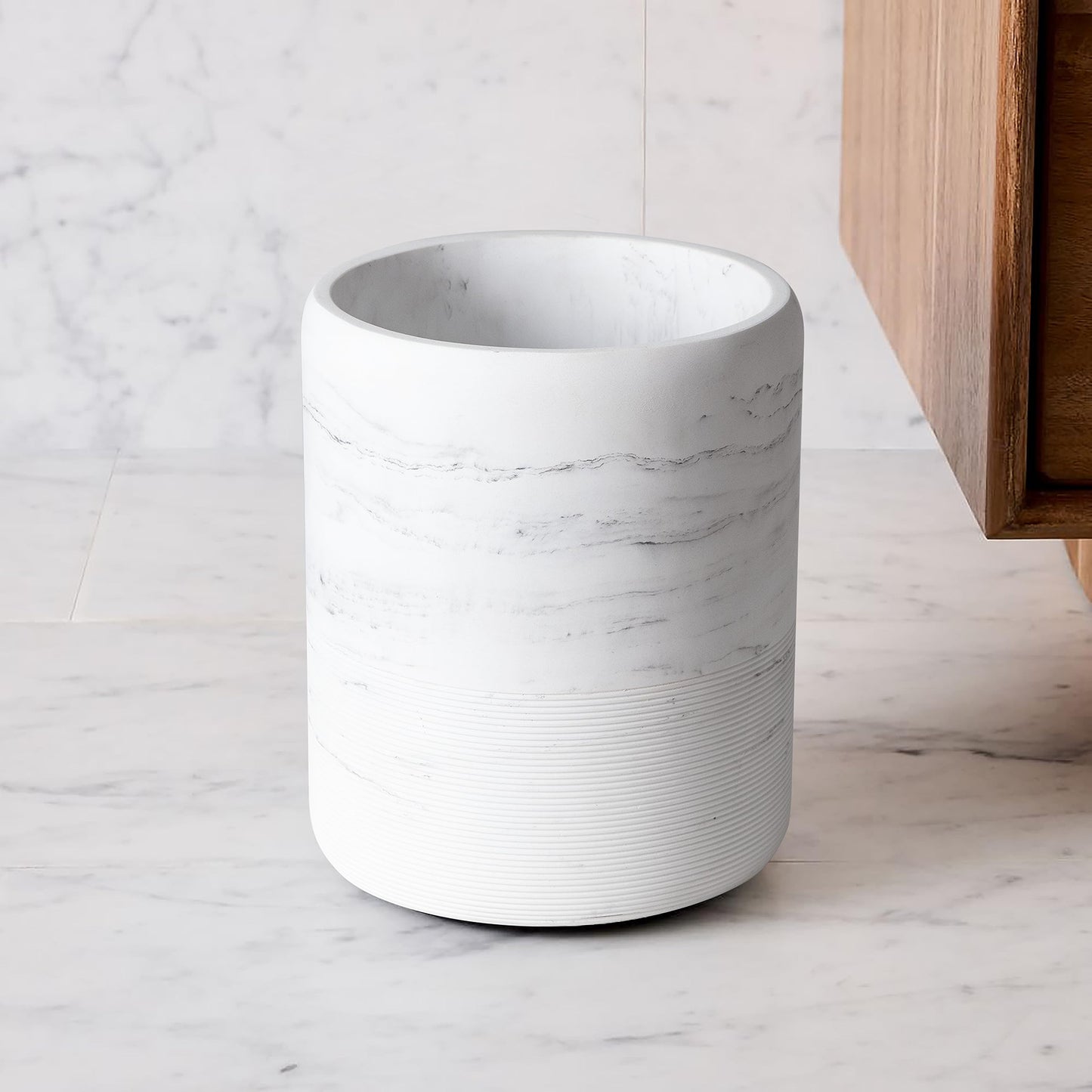 QL DESIGN Bathroom Trash Can - Decorative Wastebasket Finished in Resin, Beautiful Marble Look, Modern Round Waste Basket for Bathroom, Powder Room Or Living (Marble Style), white