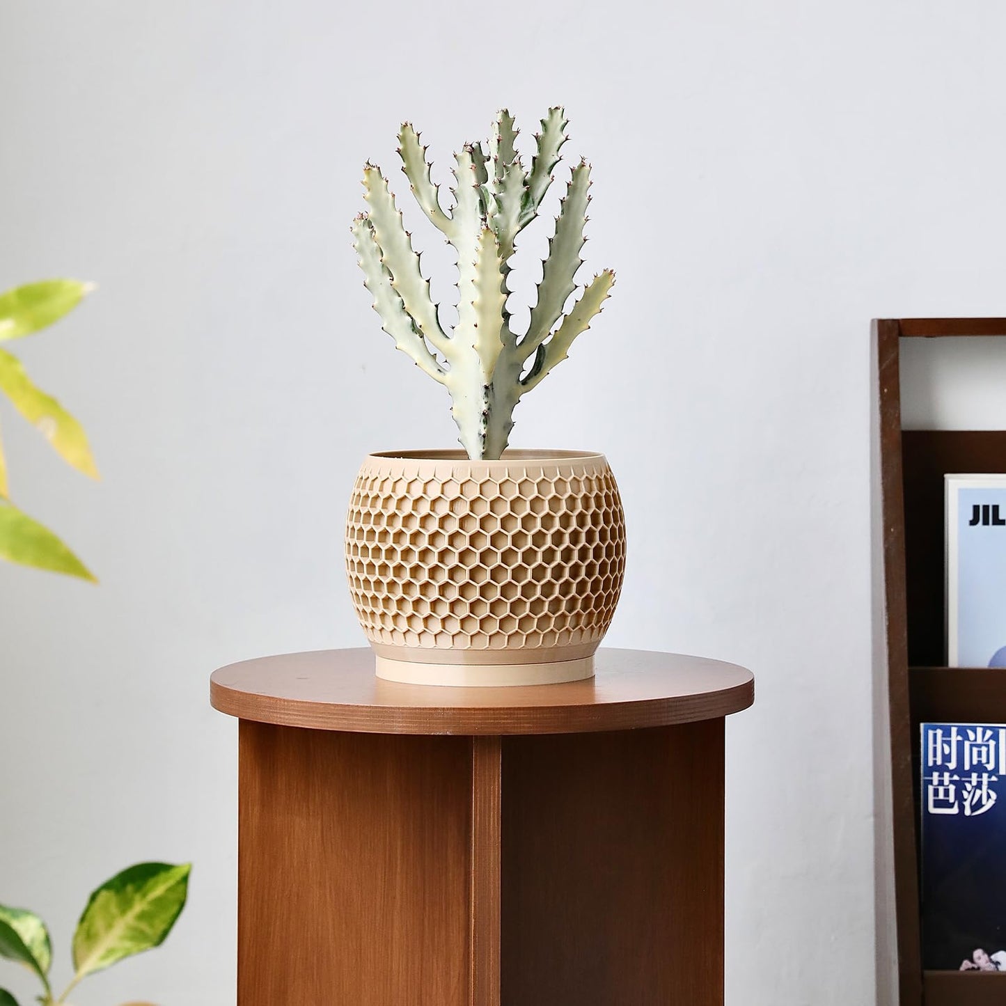 Fabix3D Plant Pots, Modern 3D Printed Honeycomb Planters for Indoor Plants, 4.7 Inch Wood Decorative Flower Pot for Office Desktop, Bookshelf & Home Decor, Lightweight & Durable.
