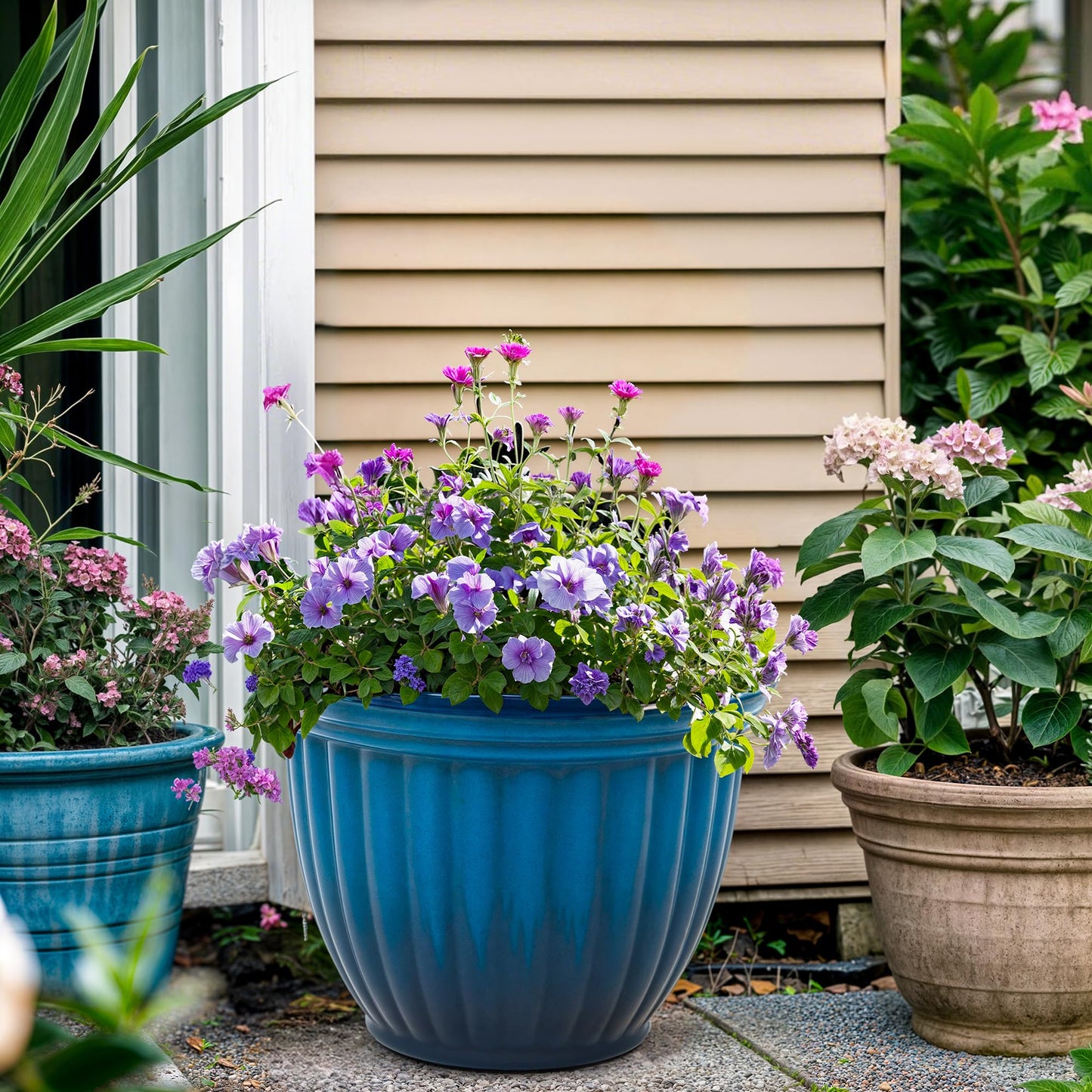 Ultym 15" Outdoor Large Flower Pots (Set of 2), Gradient Blue Plastic Planters with 3D Texture, Weather-Resistant for Garden, Patio, Porch or Indoor Use