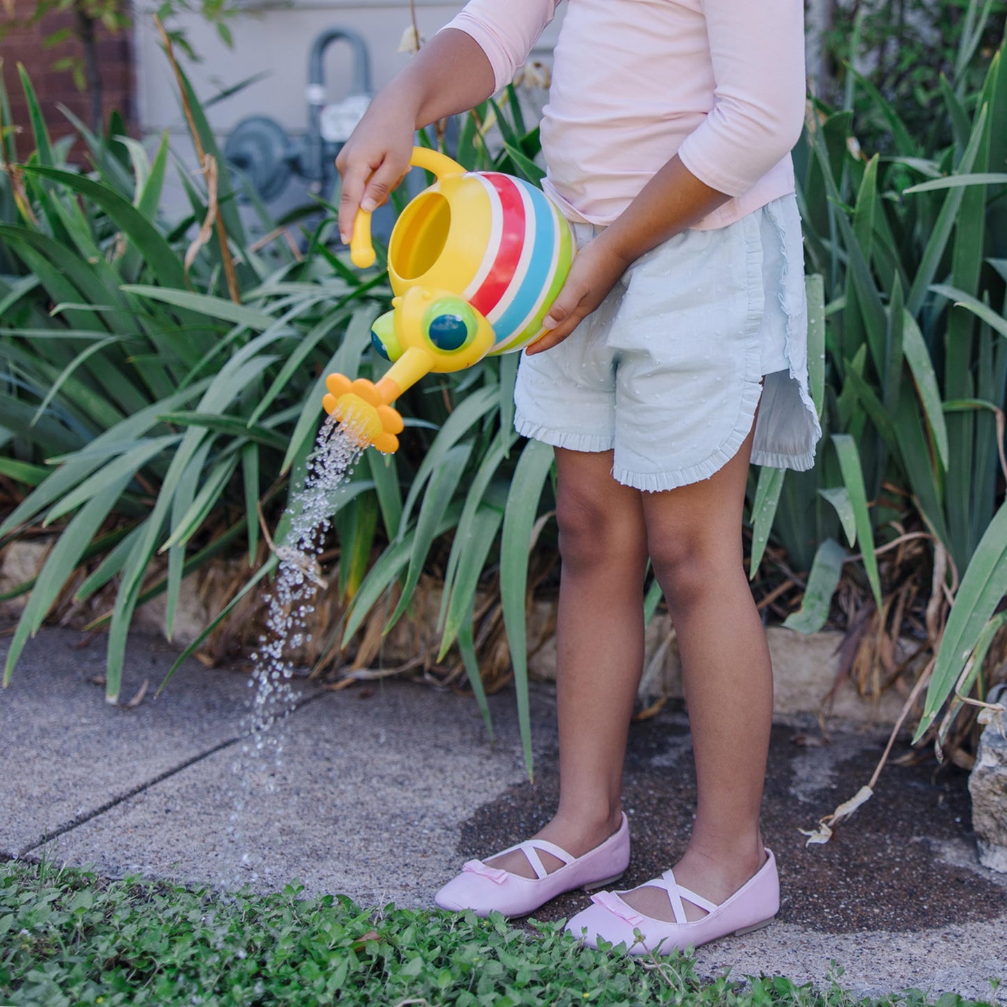 Melissa & Doug Sunny Patch Giddy Buggy Watering Can with Flower-Shaped Spout