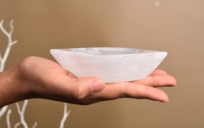 AMOYSTONE Natural Selenite Bowl Leaf Shaped 4" - Charging Tray for Crystals Creative Dish Jewelry Storage Bowls for Home Decor