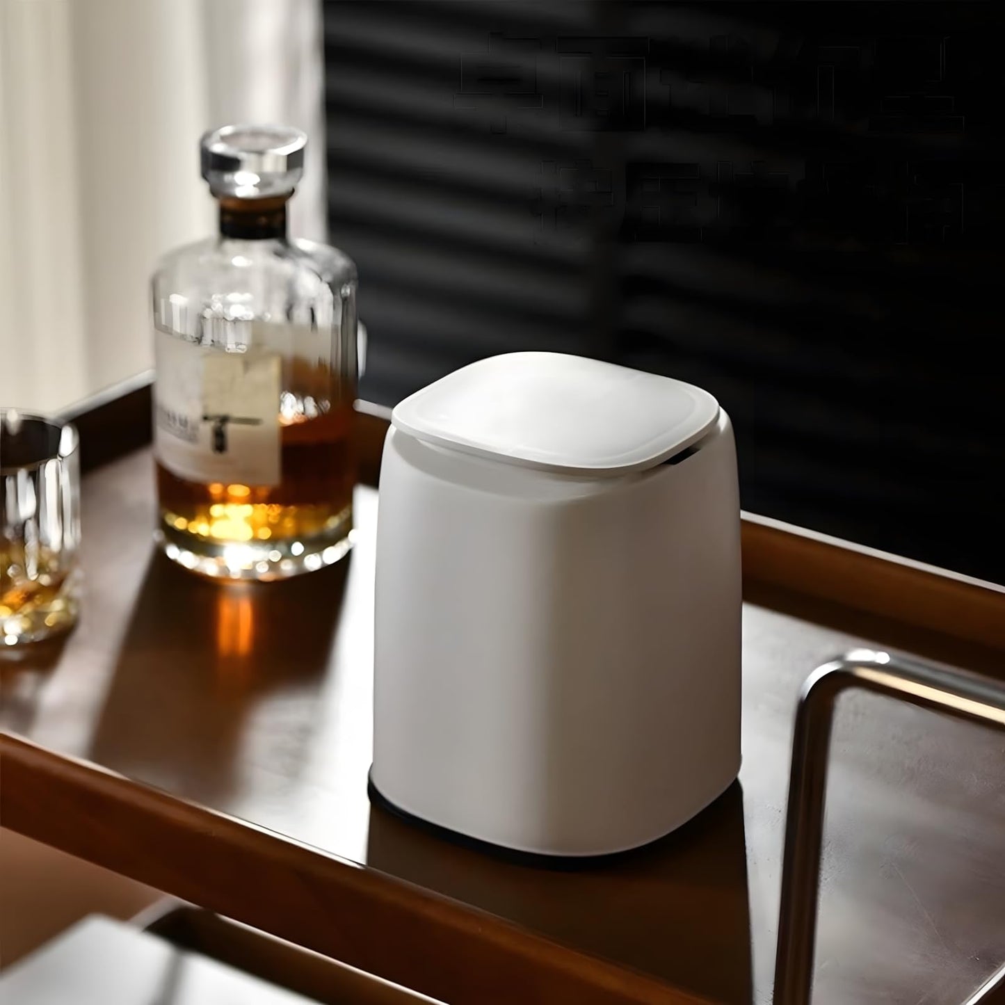 HomDSim Mini Trash Can with Lid, Pop Up Countertop Wastebasket, Tiny Plastic Trash Bin, Counter Garbage Lint Bin Removable Small Garbage Can for Countertop,Dressing Table,Bedsid,Desk
