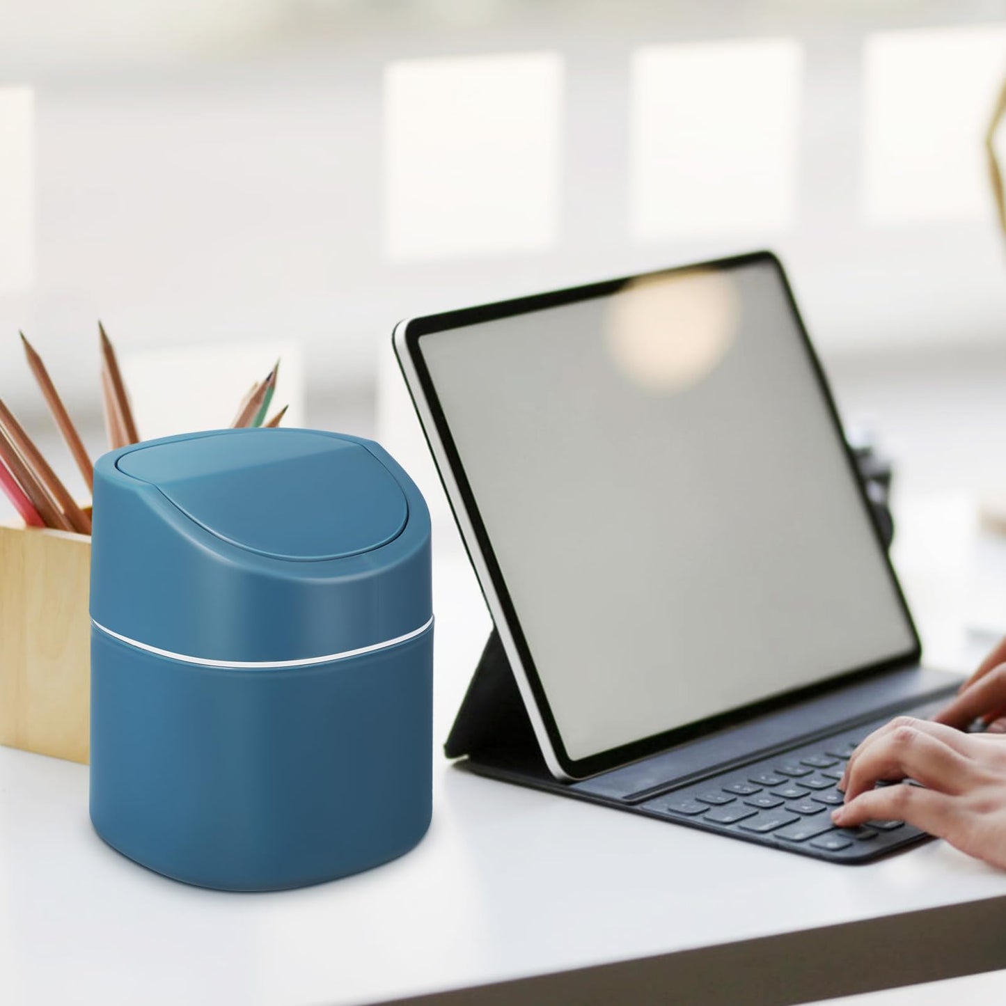 ABOOFAN Mini Desktop Trash can with Lid Small Countertop Garbage Bin for Office and Home Use One-Hand Operation Movable Base Easy to Clean Waste Basket 6.29X5.11X5.11In