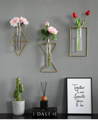 yaocoral 2 Pack Nordic Wall Vase Hanging Geometric Gold Flower Vase Wall Mount Metal Frame Vases Hydroponic Glass Bud Vase Decor for Home Wedding Farmhouse