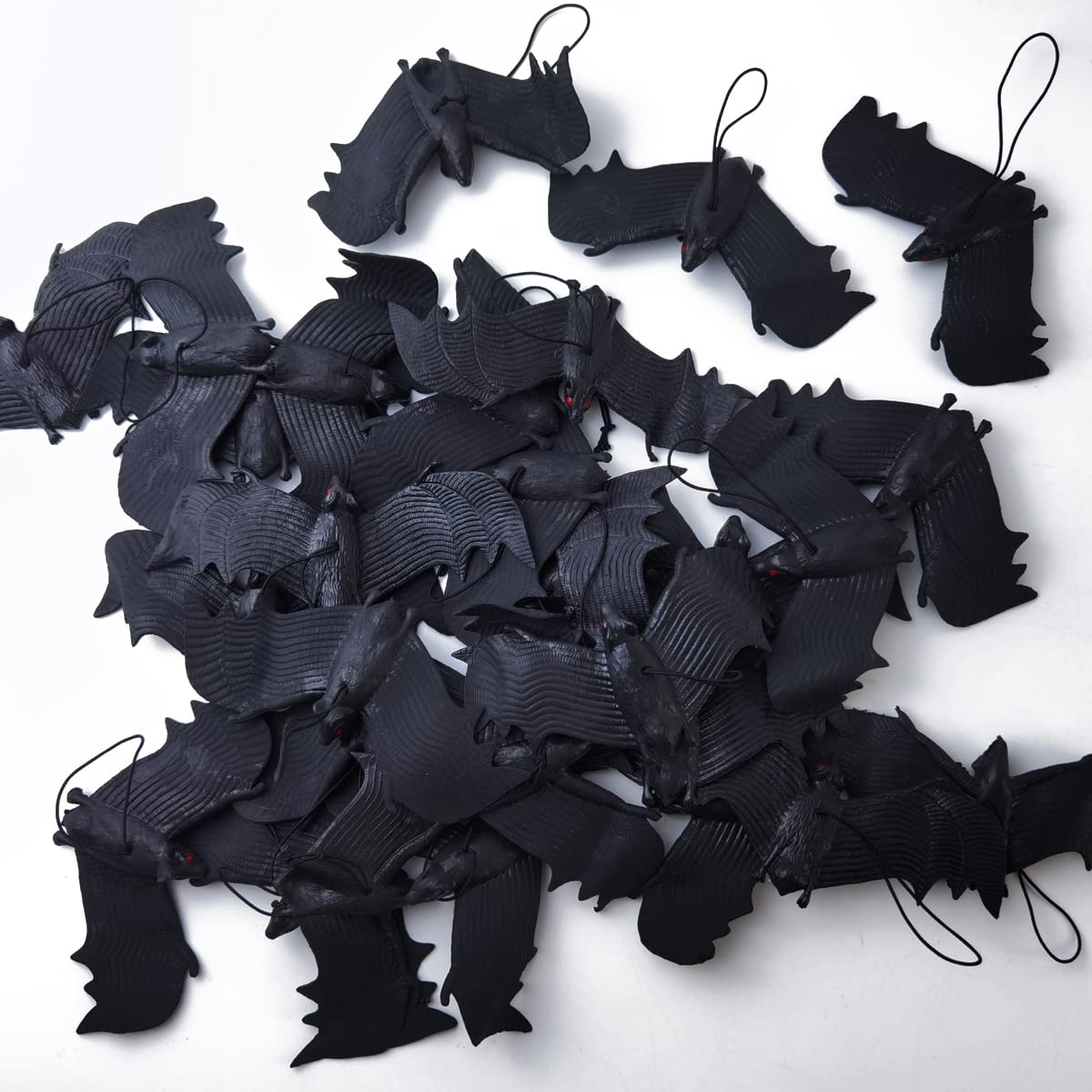 GXXMEI 18PCS Halloween Simulation Hanging Bats Realistic Looking Scary Bats,Fake Rubber Hanging Vampire Bats for Halloween Party Favors and Decoration,Haunted House