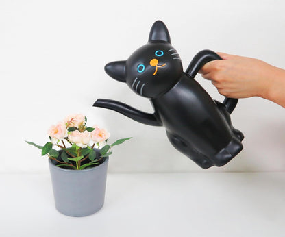 Lightweight and Durable – Made from Lightweight Plastic, This Watering can is Easy to Carry and Built for Everyday use.