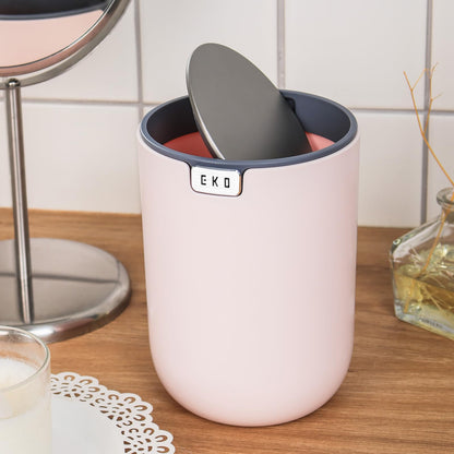 EKO Fandy 0.4 Gal/1.5L Mini Tabletop Trash Bin with Swing-Lid, Desktop Trash Can for Bathroom Countertop, Vanity, Coffee or Office, Small Garbage Bin (Pink)