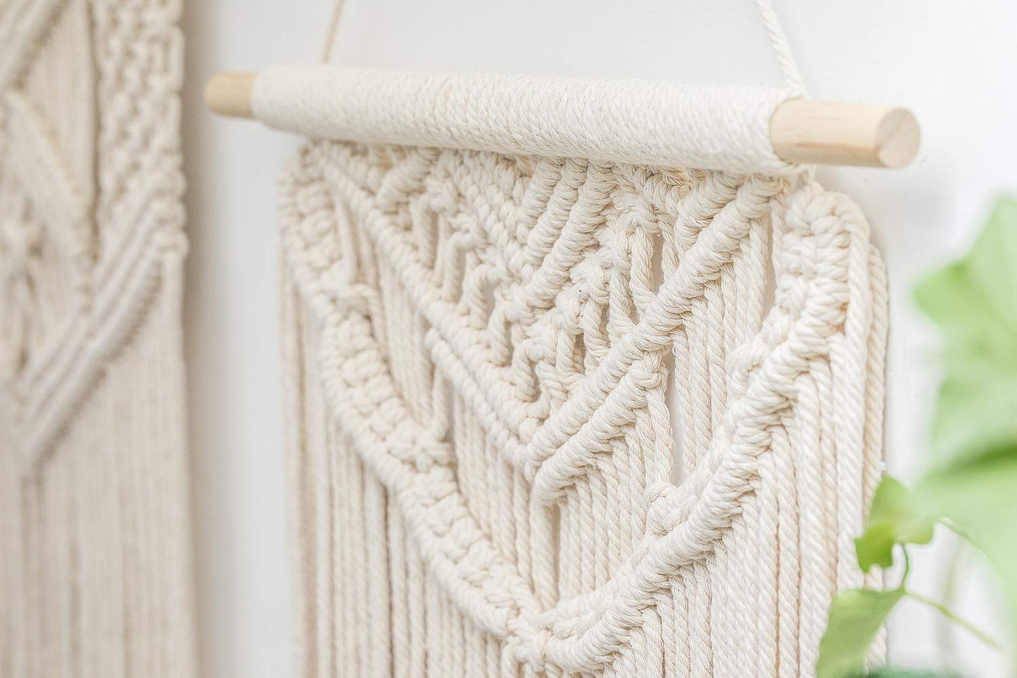 Mkono 2 Pcs Macrame Wall Hanging Boho Wall Art Decor Woven Chic Bohemian Room Decor for Bedroom Nursery Living Room Dorm Apartment, Medium Size 22" L x 13" W and 24" L x 13" W