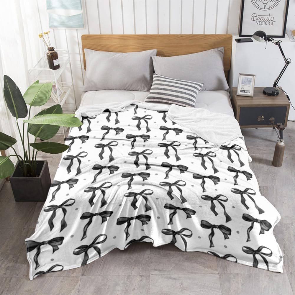 Reateforin Black and White Bows Throw Blankets Black Bow Preppy Blanket Coquette Flannel Soft Cute Bow Aesthetic Classroom Room Decor for Sofa Couch Travel Bed Christmas Halloween Decoration 30"x40"