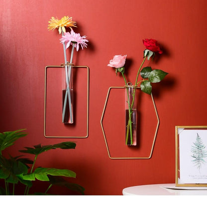 yaocoral 2 Pack Nordic Wall Vase Hanging Geometric Gold Flower Vase Wall Mount Metal Frame Vases Hydroponic Glass Bud Vase Decor for Home Wedding Farmhouse