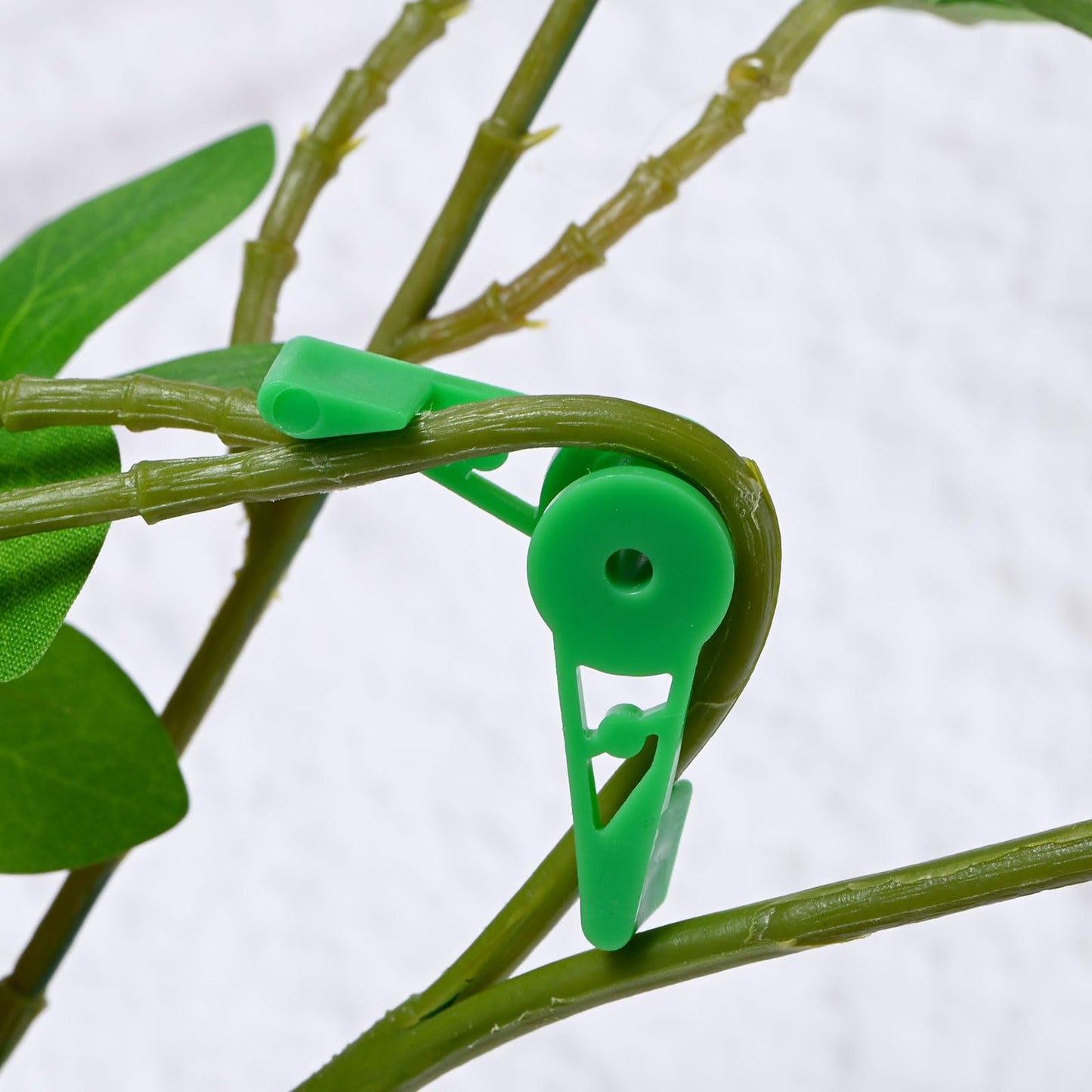 M METERXITY 60-Pack Adjustable Plant Clips, 360 Degree Plant Training Clips, Plant Stem Bender Training Clips for Low Stress Training/Plant Ties/Gardening Accessories [Green]