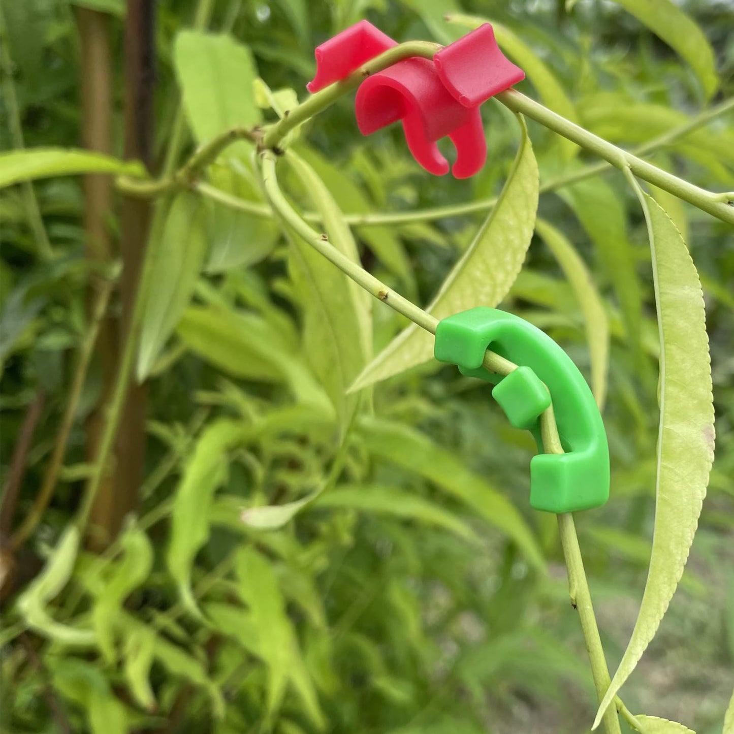 120Pcs Plant Training Clips, Lst Clips for Low Stress Training Plant Stem Support, 90 Degree Angle Plant Clips， Plant Climbing Wall Clips for Plant Gardening Trellis Growth