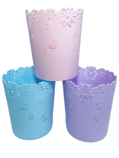AORNTAE Wastebasket, Hollow Flower Shape Plastic Lidless Wastepaper Baskets Trash Can (Pink, Mini)
