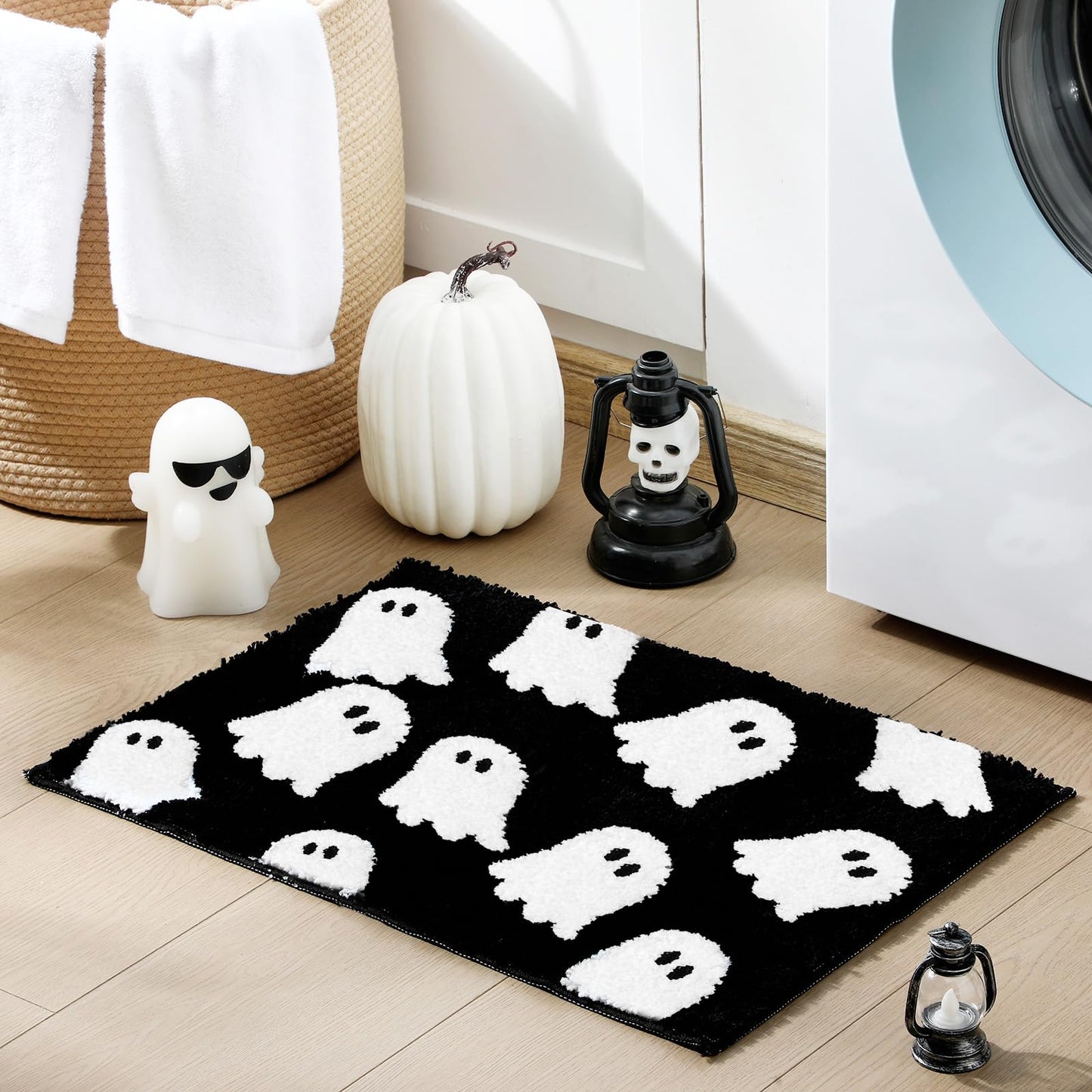 Hillsuren Black Ghost Bath Mat Soft Halloween Bathroom Rug Non Slip Cute Spooky Ghost Bathroom Decoration Shaggy Plush Microfiber Rug Halloween Decor for Home Bedroom Shower Floor, 15.75 x 23.62 Inch