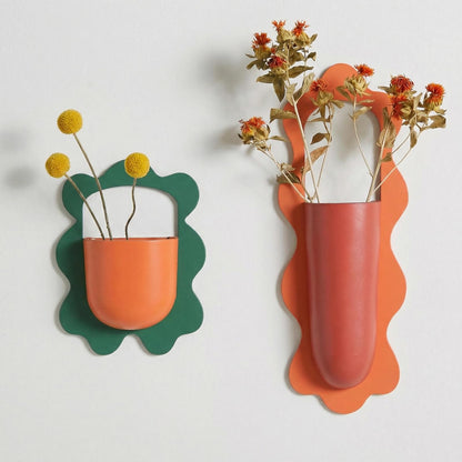 AimtoHome Metal Wall Planters Set of 2, Retro Wavy-Edge Hanging Vases - Orange & Green Red Iron Wall-Mounted Planters for Indoor Plants, Flowers & Home Decor (Living Room, Bedroom, Bathroom)