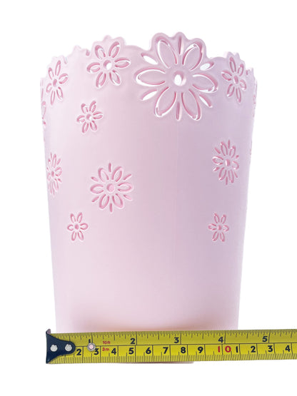 AORNTAE Wastebasket, Hollow Flower Shape Plastic Lidless Wastepaper Baskets Trash Can (Pink, Mini)