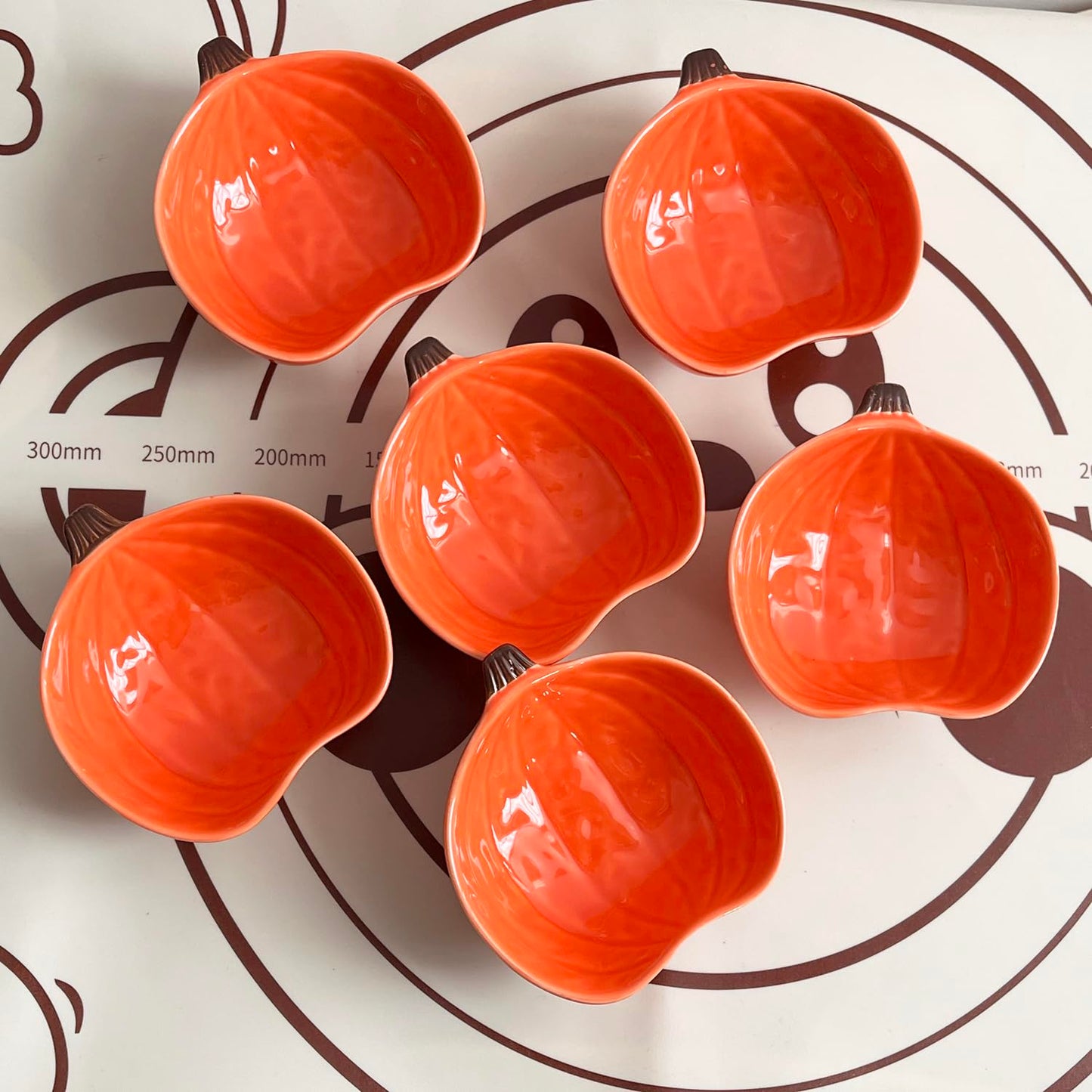 FYUEROPA Ceramic Pumpkin Ramekins Set, Small Bowls for Baking Souffle, Pudding, Serving Snack, Dessert, 6Oz (6PCS)