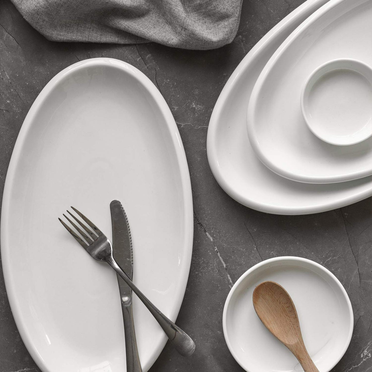 DOWAN 14" Serving Platters for Entertaining, Oval White Serving Plates, Party Serving Trays and Platters Oven Safe, Porcelain Dinner Serving Tray Serving Dishes for Meat, Set of 2