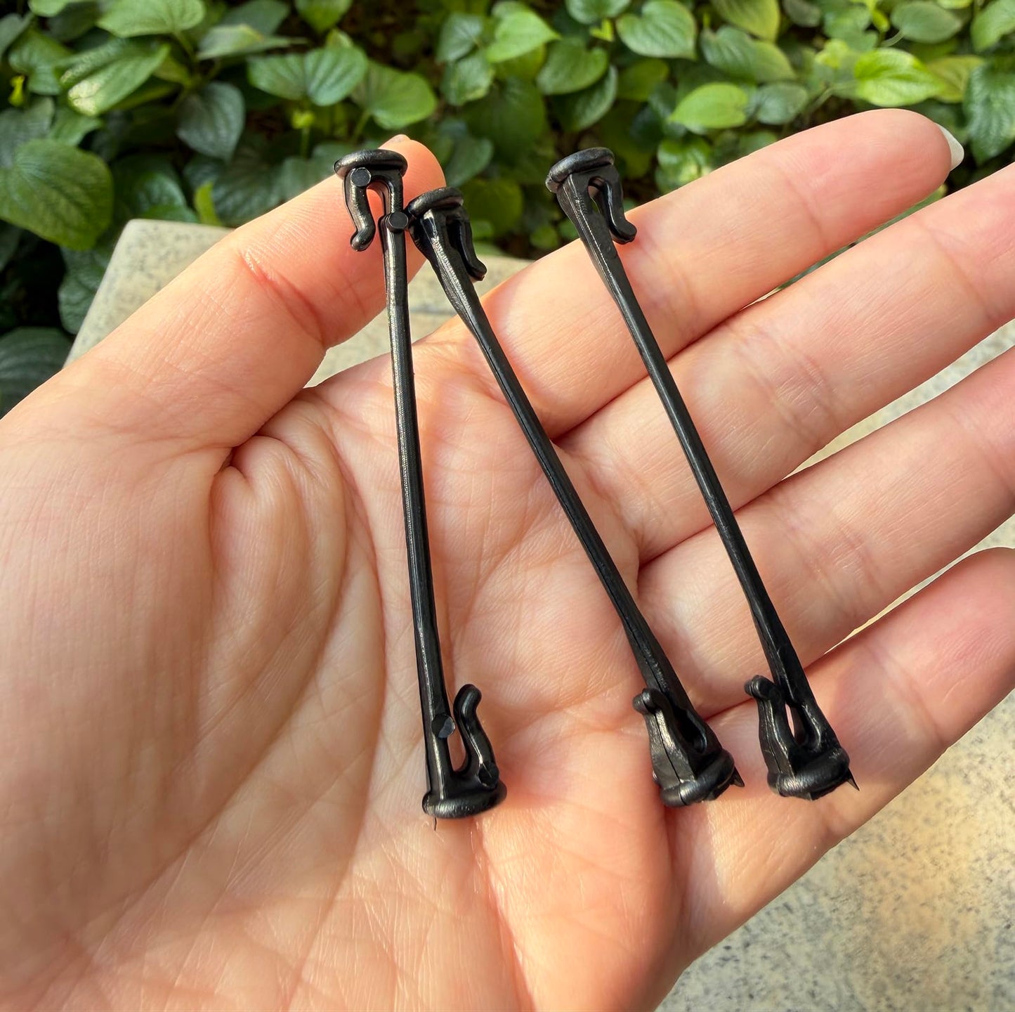 300PCS Raspberry Trellis Clips - Grape Trellis for Grape Vines Support Kiwi Stem Tomato Climbing Plants Vine Clips Grape Ties Garden Plant Support Clips Holder Fruit Buckles Hooks Training Grow Ties