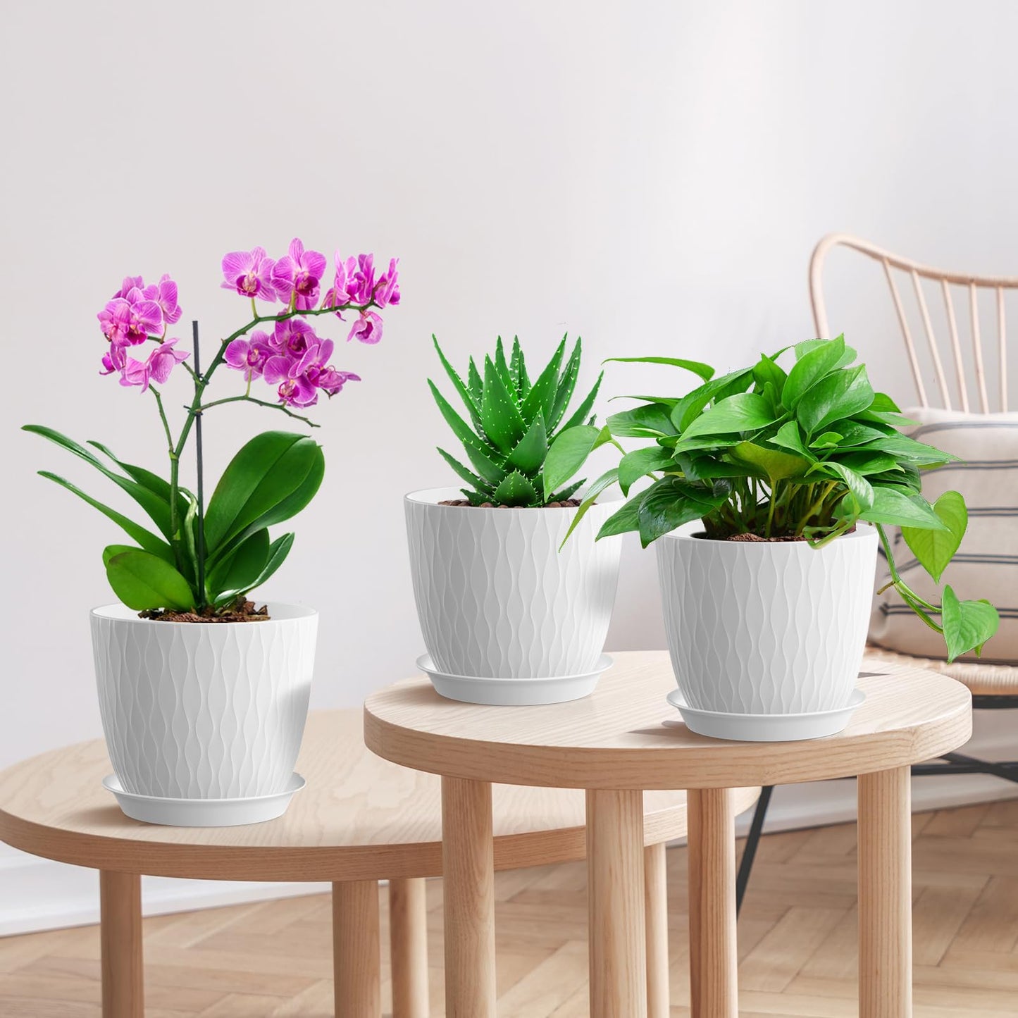 WSMKSZ 7 inch Plant Pots, 5 Pack Flower Pots with Drainage Holes and Saucers for Indoor Plants, Plastic Planters with Water Ripple for Small Garden House Plants, Nursery Pots for Succulent, White