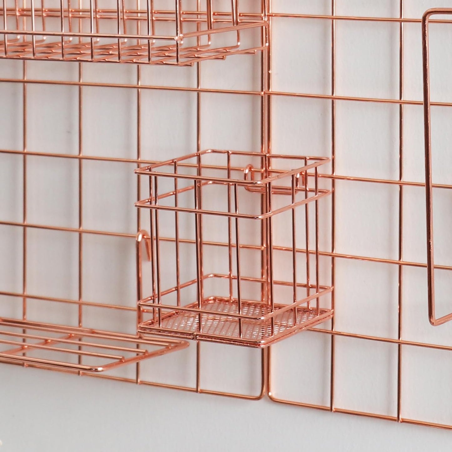 PEAUARL Metal Mesh Wall Grid Panel for Photo Display,Message Board,Size: 17.5" x 11.8",Pack of 2 (Rose Gold)