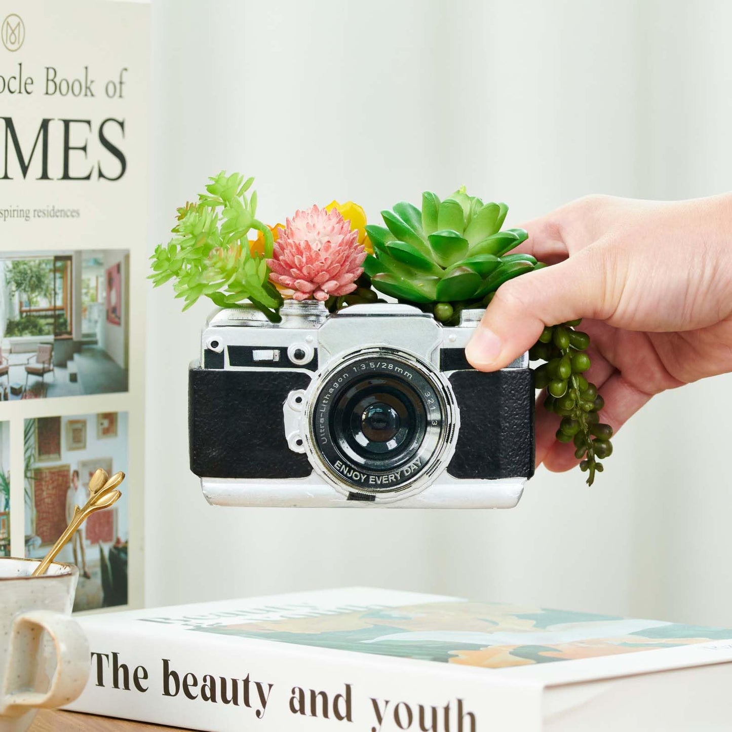 KIKTOP Camera Decorative Planter Plant Gift - Desk Decor Succulent Pot for Indoor Plants Camera Home Shelf Office Decor Small Flower Pot with Drainage (Black)