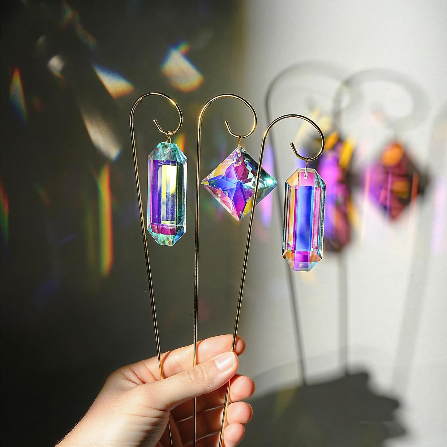 Kanpura 7 Pieces Crystal Prisms Suncatchers with 13.7 ’’ Small Trellis for Mini Potted Plants Garden Accessories Indoor Fairy Plant Suncatchers Gift for Plant Lovers (AB)
