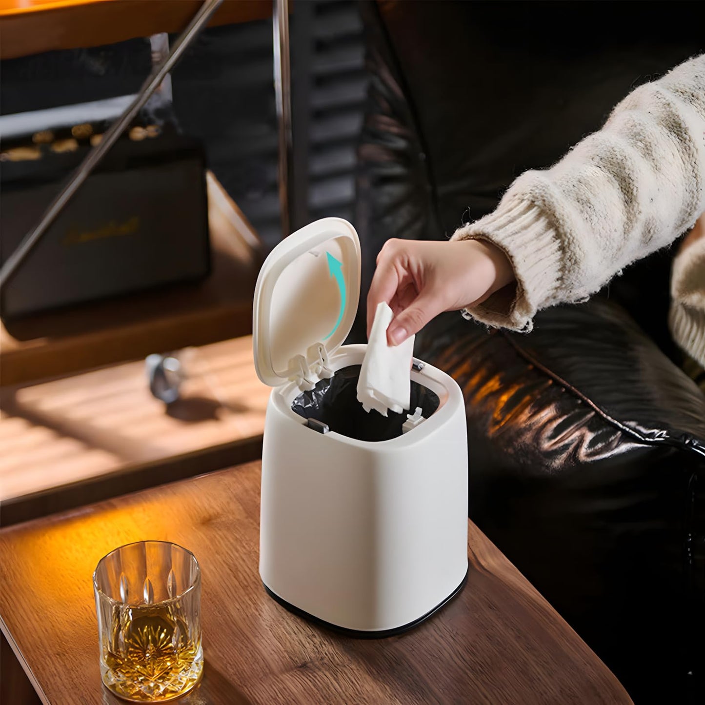 HomDSim Mini Trash Can with Lid, Pop Up Countertop Wastebasket, Tiny Plastic Trash Bin, Counter Garbage Lint Bin Removable Small Garbage Can for Countertop,Dressing Table,Bedsid,Desk