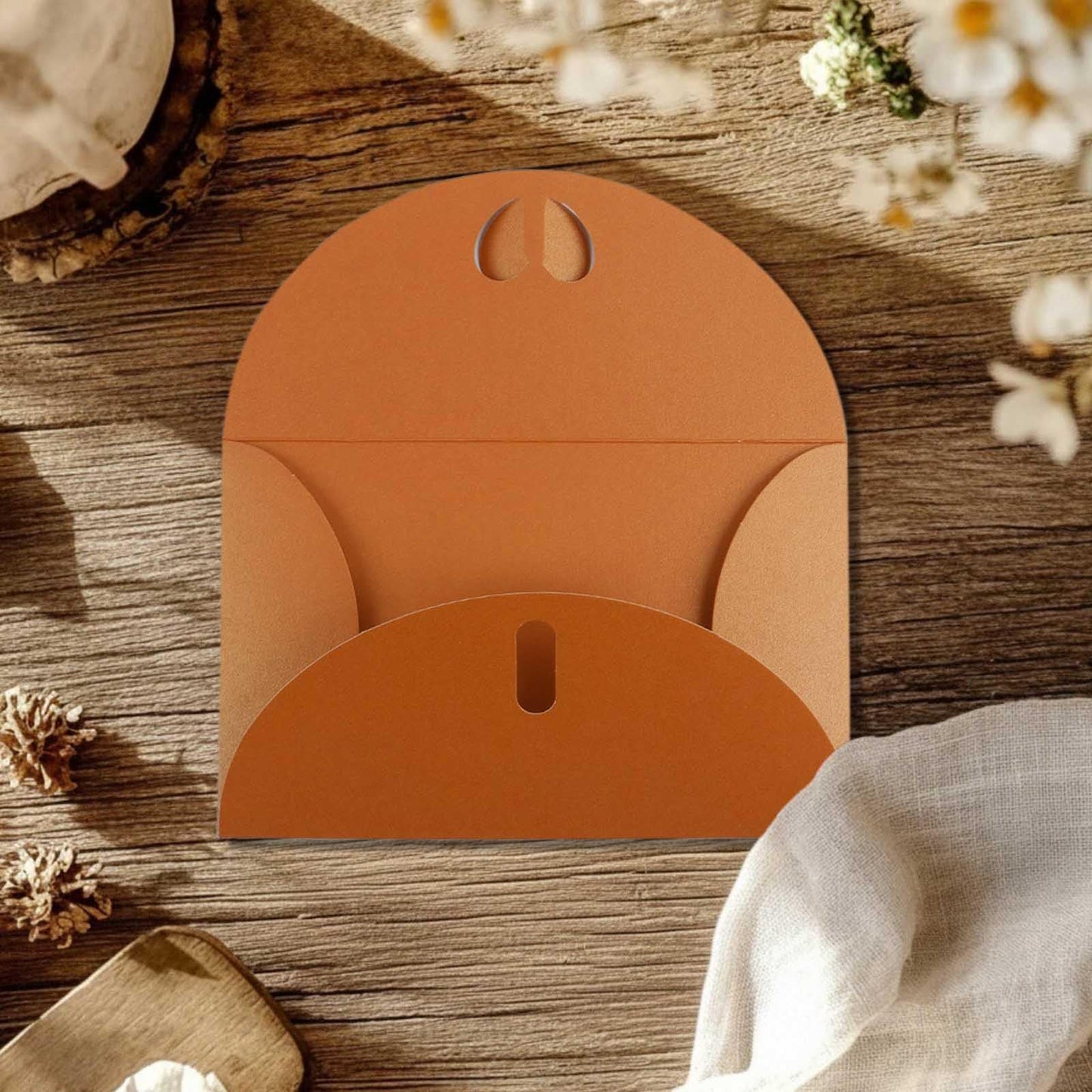 50 Pieces Gift Card Envelopes with Heart Clasp, 4x6 Vintage Envelopes for Wedding Birthday Party Invitation Greeting Cards (Bronze)