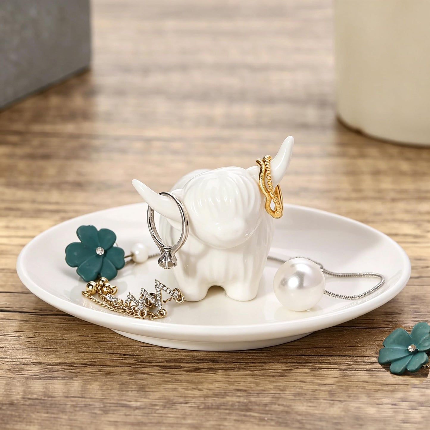 Highland Cow Ring Holder Dish Cute Unique Ceramic jewelry Dish Tray Home Decor Gift for Women Girls Birthday Wedding Graduation Valentines, Jewelry Plate Organizer for Earrings Bracelets Necklace