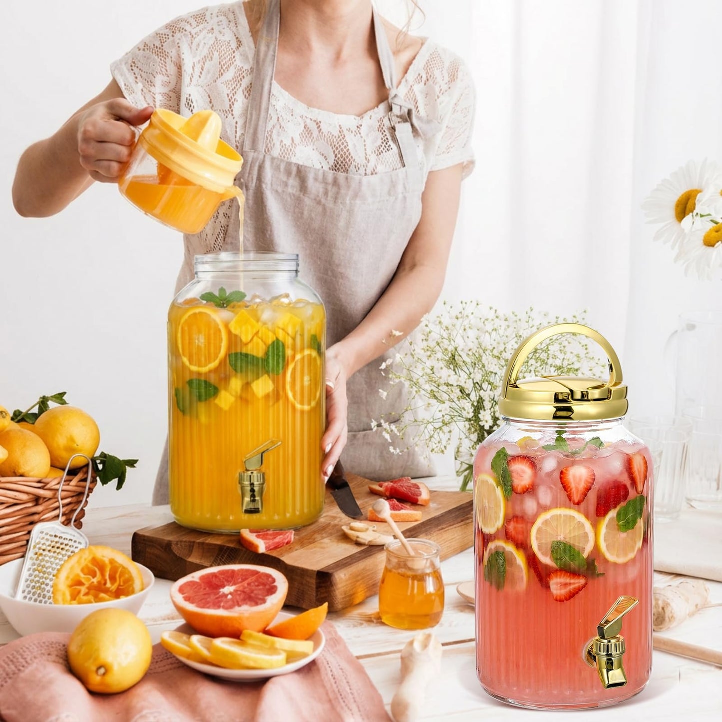 SiliFine 2 Pieces 1 Gallon Plastic Beverage Dispenser with Spigot Striped Clear Large Drink Beverage Dispenser Summer Fridge Water Container with Tap for Party Iced Tea, Sangria, Lemonade(Gold)