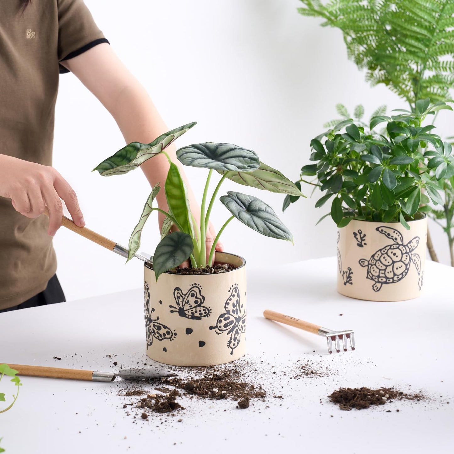 5 Inch Ceramic Plant Pots with Drainage Holes, Small Round Flower Pots for Indoor Plant, Unique Animal Flower Planters (Sea Turtle)