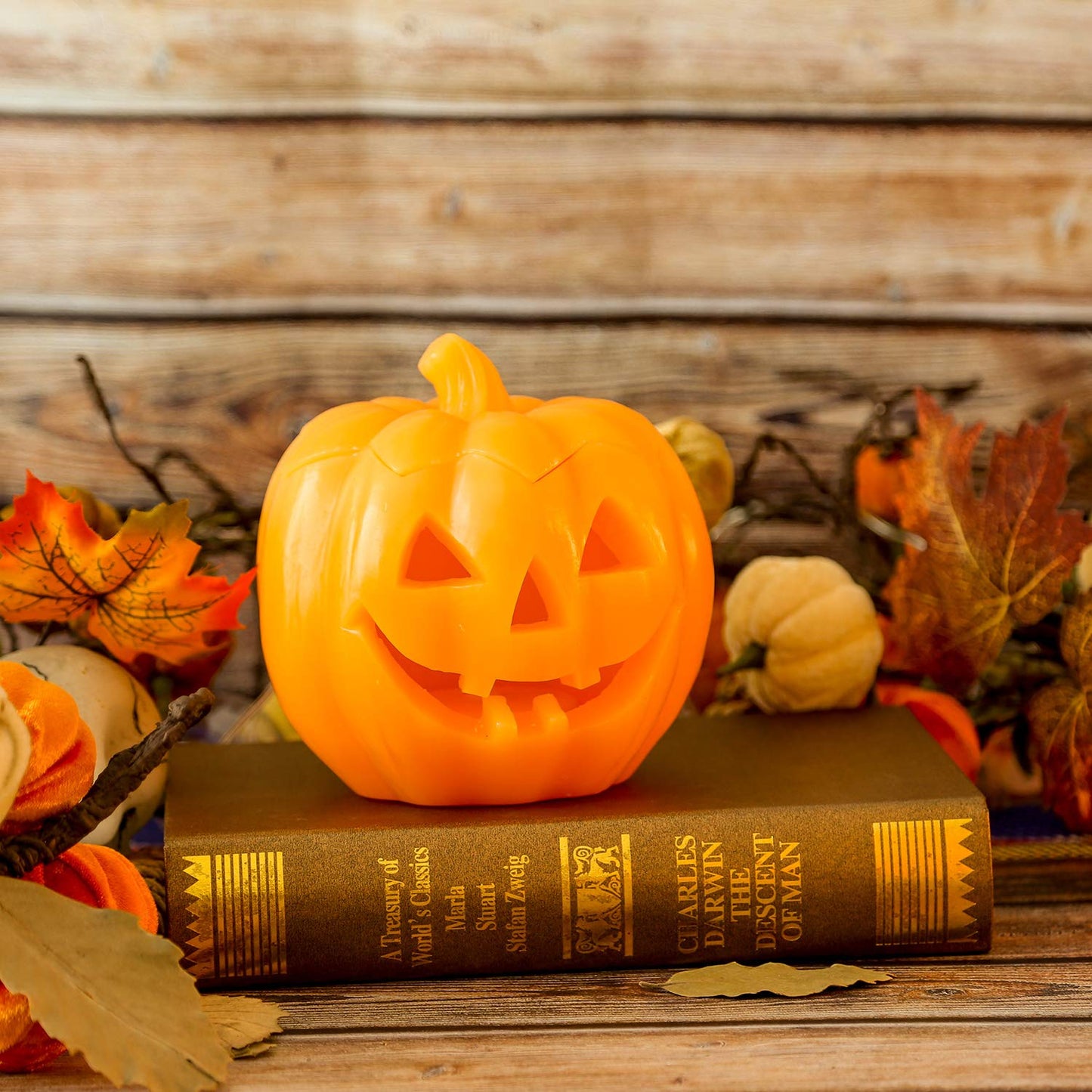 Romingo Decoration flameless Pumpkin Candle Halloween Smile Lighted Pumpkin with 10-Key Remote, Pumpkins Shaped Flameless Real Wax Flickering Candle with Timer for Home Table Centerpiece Decoration