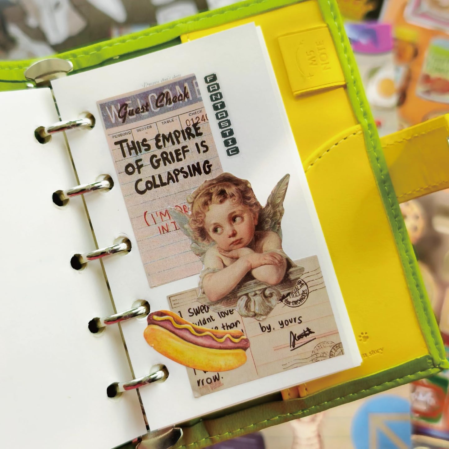 PRSTINCOL Vintage Sticker Book with 30 Pages of Ephemera Stickers, Aesthetic Junk Journaling Supplies for Scrapbooking Adults, 8.3 by 5.5 Inches, Over 550 Pieces