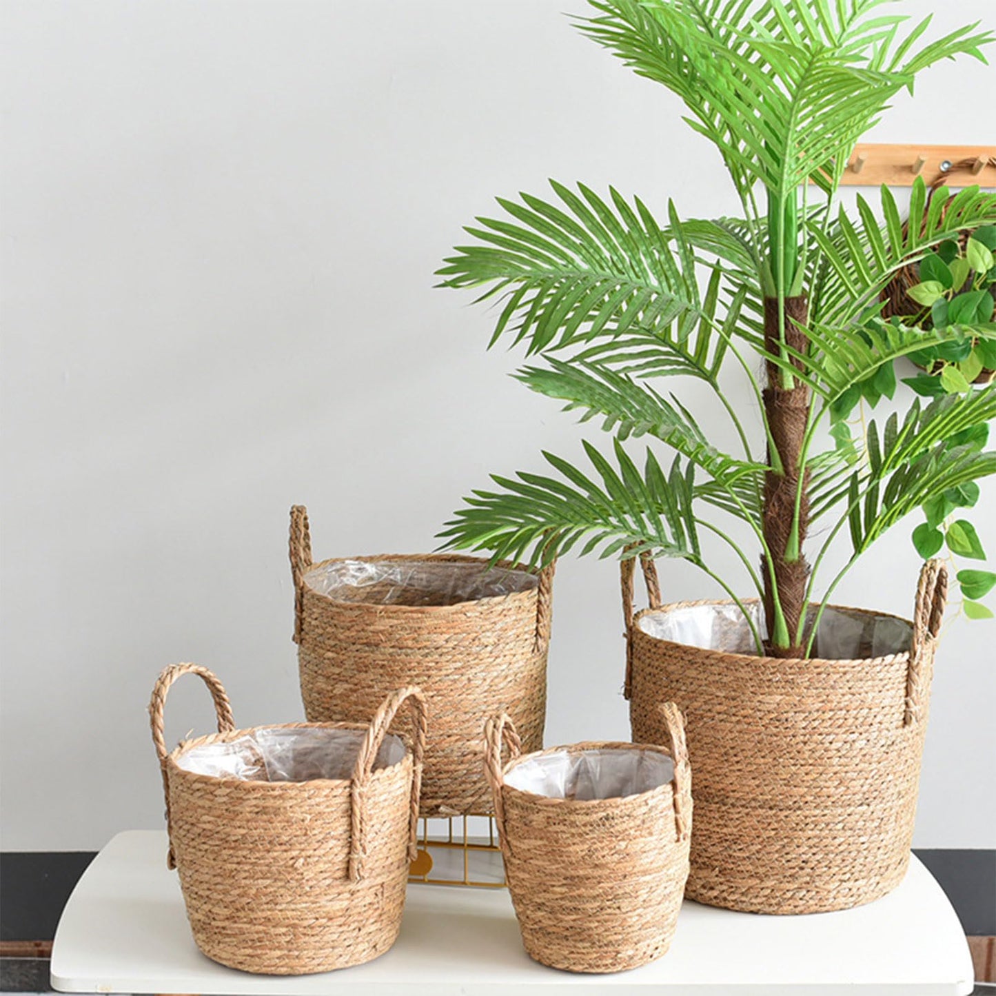 Hqkfuybl Woven Straw Flower Pot, Sea-Grass Planter Basket, Wicker Rattan Vase Sundries Organizers Storage Bins, Hand Woven Basket Planter with Plastics Liners and Handle - L 8.26x10.63inch