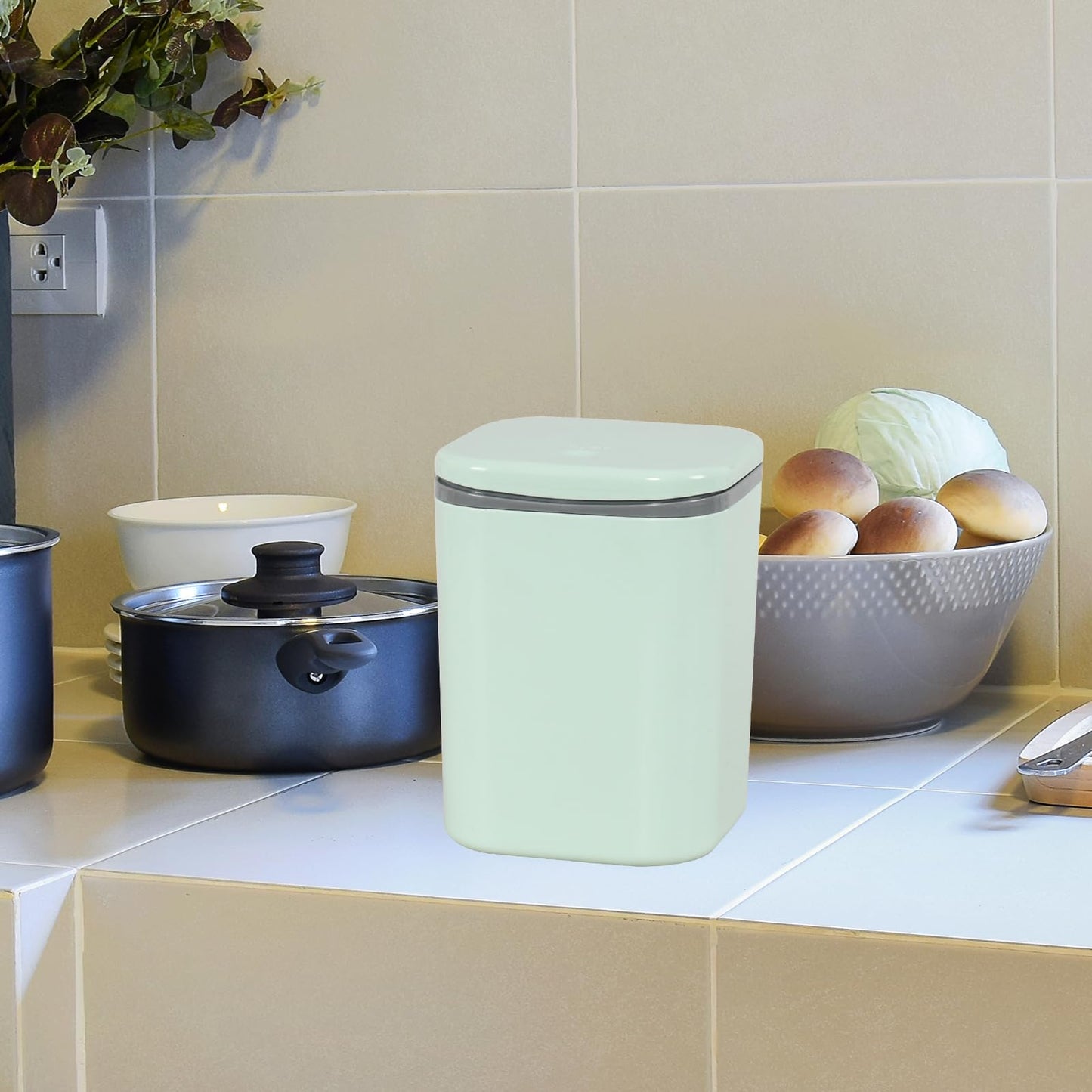 Feicanhao Mini Desk Trash Can with Lid, 0.5 Gallon/2 L Press-Top Tiny Countertop Waste Basket, Green