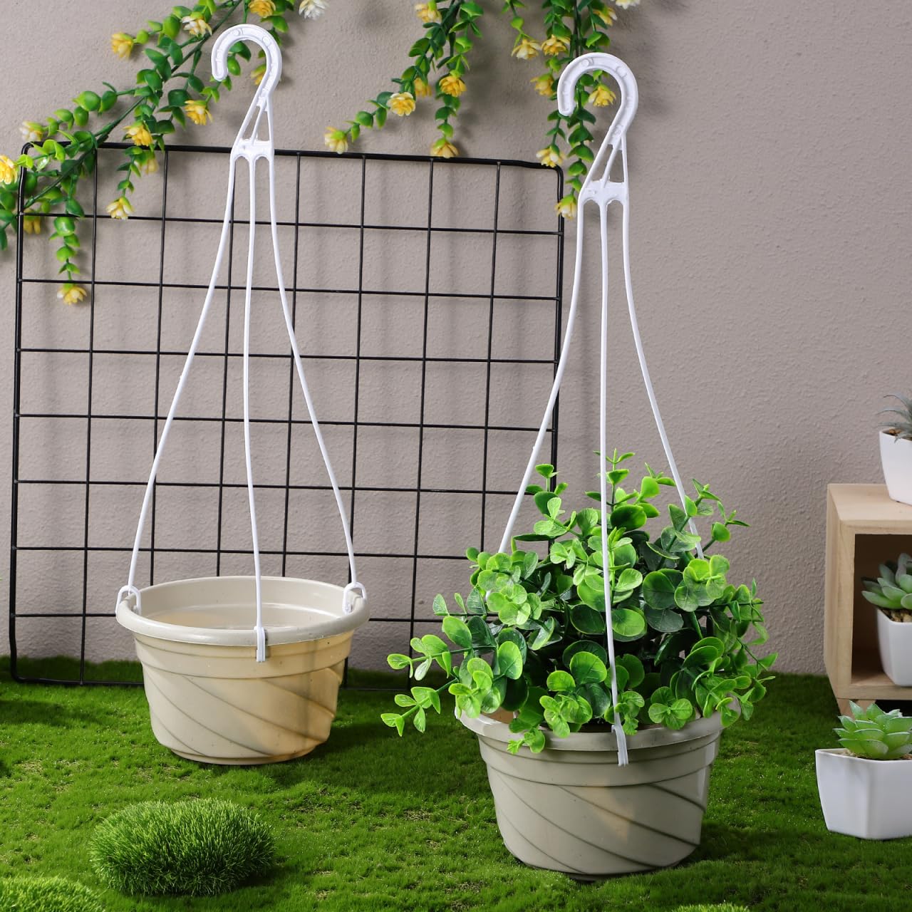 VOSAREA 4pcs Plastic Hanging Planters Hanging Plant Containers with Drainage Holes and Hooks for Outdoor Indoor Plant Garden