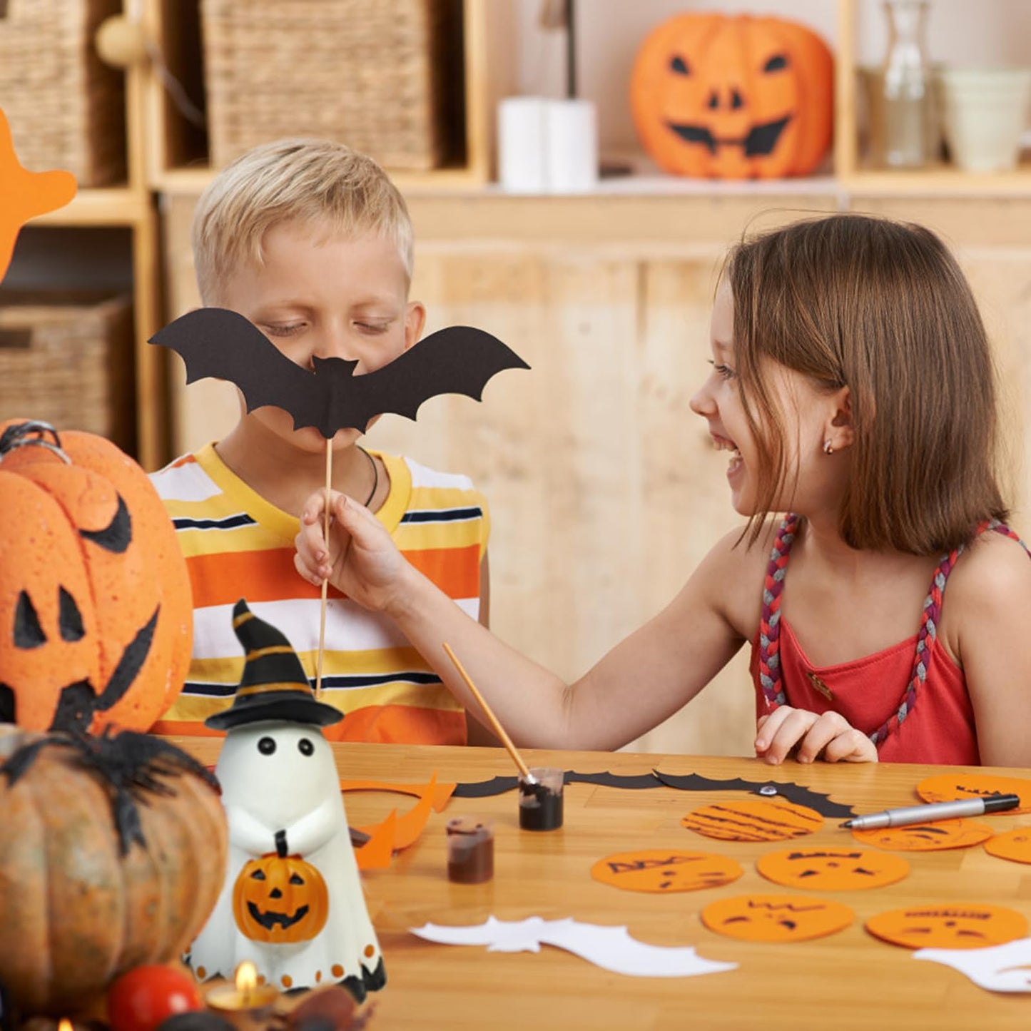 Pcmursal Halloween Decorations Ghost Statues, Ceramic Ghost Decor, Ghost Figurine, Halloween Ghosts Wearing Hats and Holding Pumpkin Statue