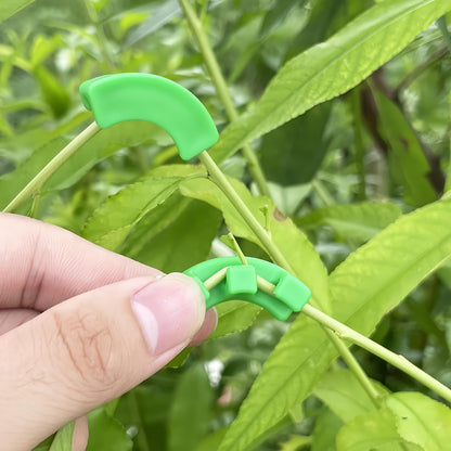 artisanstar 120-Pack Plant Training Clips for Low Stress Training - 90-Degree Angle Plastic Plant Stem Support Clips, Reusable Garden Clips for Tomatoes, Vines (Red & Green)