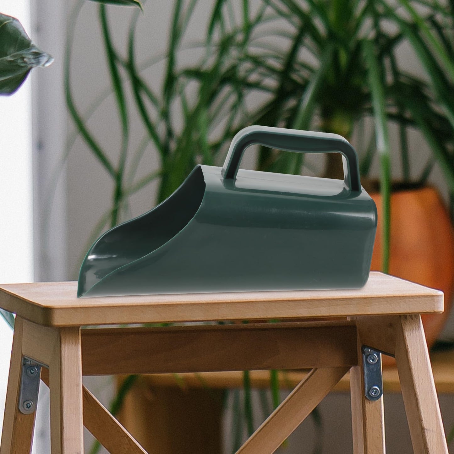 TOMETURE Multi-Function Garden Soil Scoop Potted Soil Shovel for Transplanting in Military Green with Large Bucket for Bonsai and Planting Tasks