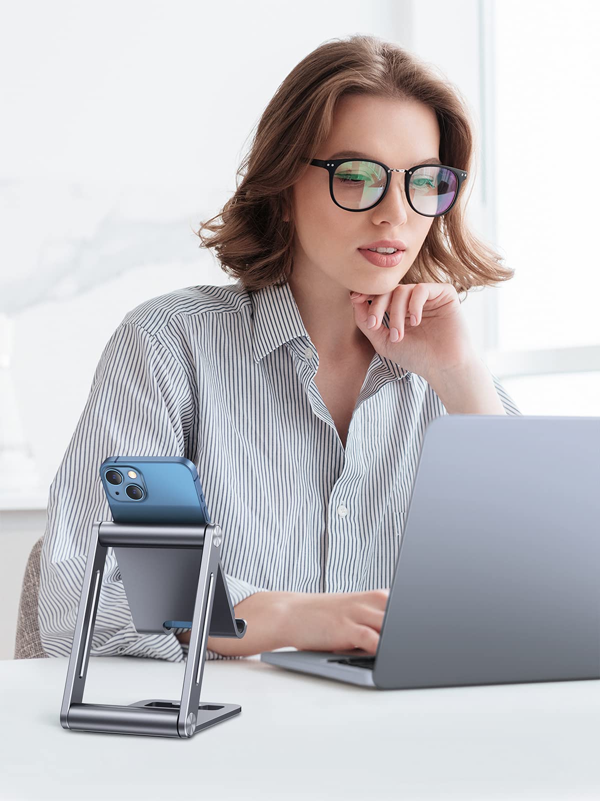 UGREEN Phone Stand for Desk Cell Phone Holder Adjustable Compatible with iPhone 17 Air/16/15/14/13 Pro Max/12 Mini/11/XS Max/XR/X/Nintendo Switch, Aluminum Metal Desktop Stand Portable, Space Grey