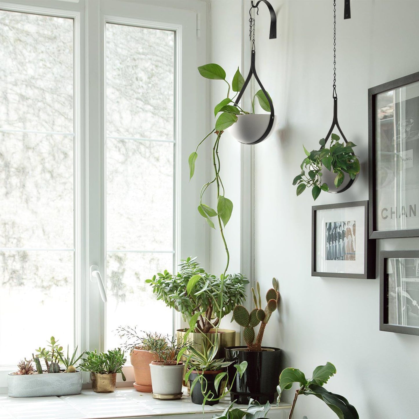 Hajia 2 Pack Waterdrop Shaped Hanging Planters, Black Iron Plant Hangers with Non-Detachable Pots, Modern Indoor/Outdoor Hanging Plant Holder