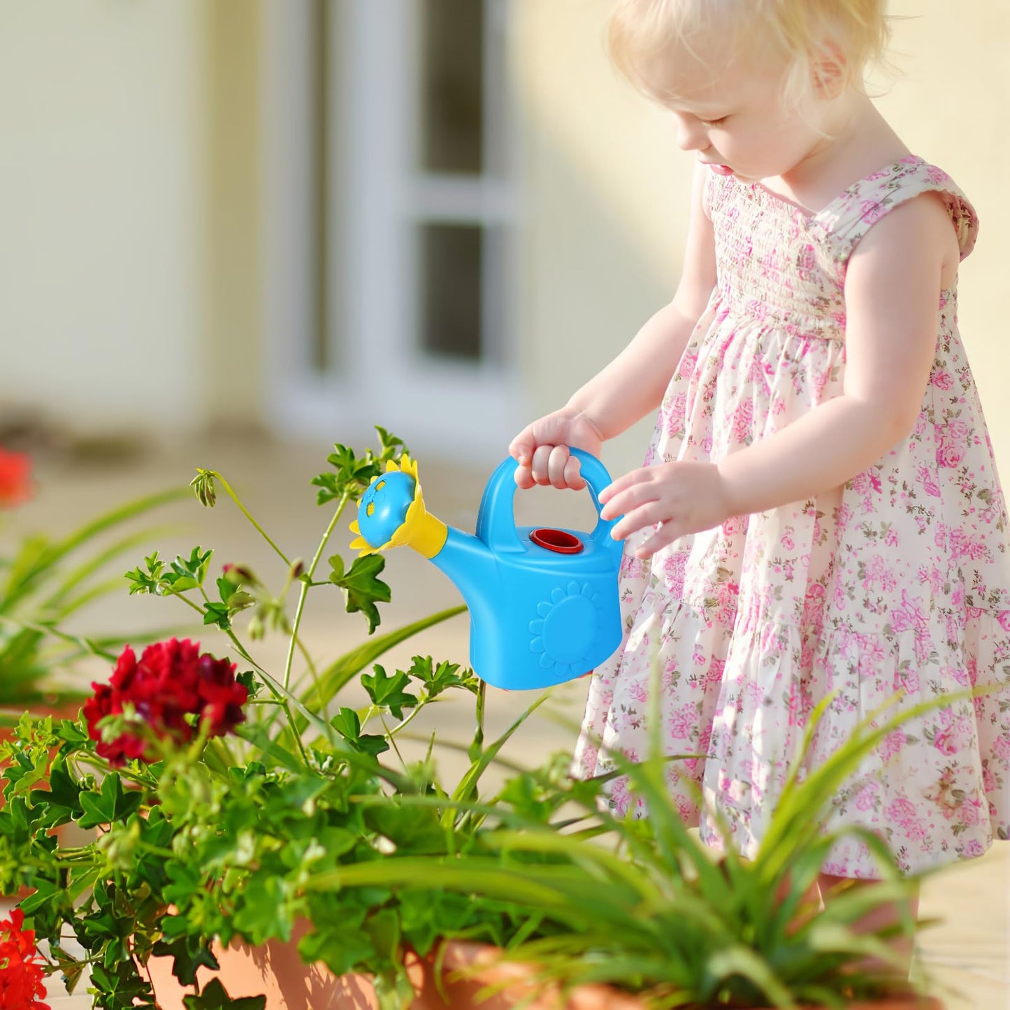 TOYANDONA 2PCS Watering Can Toys, Interesting Plastic Watering Can Toys Play House Garden Watering Can Toys for Children Beach Sand Toys (Random Color)