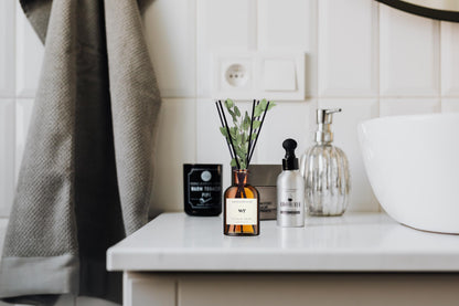 WEALD TRIBE Flower Reed Diffuser Set Vanilla Cinnamon Scent for Bathroom Air Fresheners | 4.0 fl oz Essential Oils with Sticks Home Fragrance Defusers | House Bedroom Office Shelf Decor & Gift