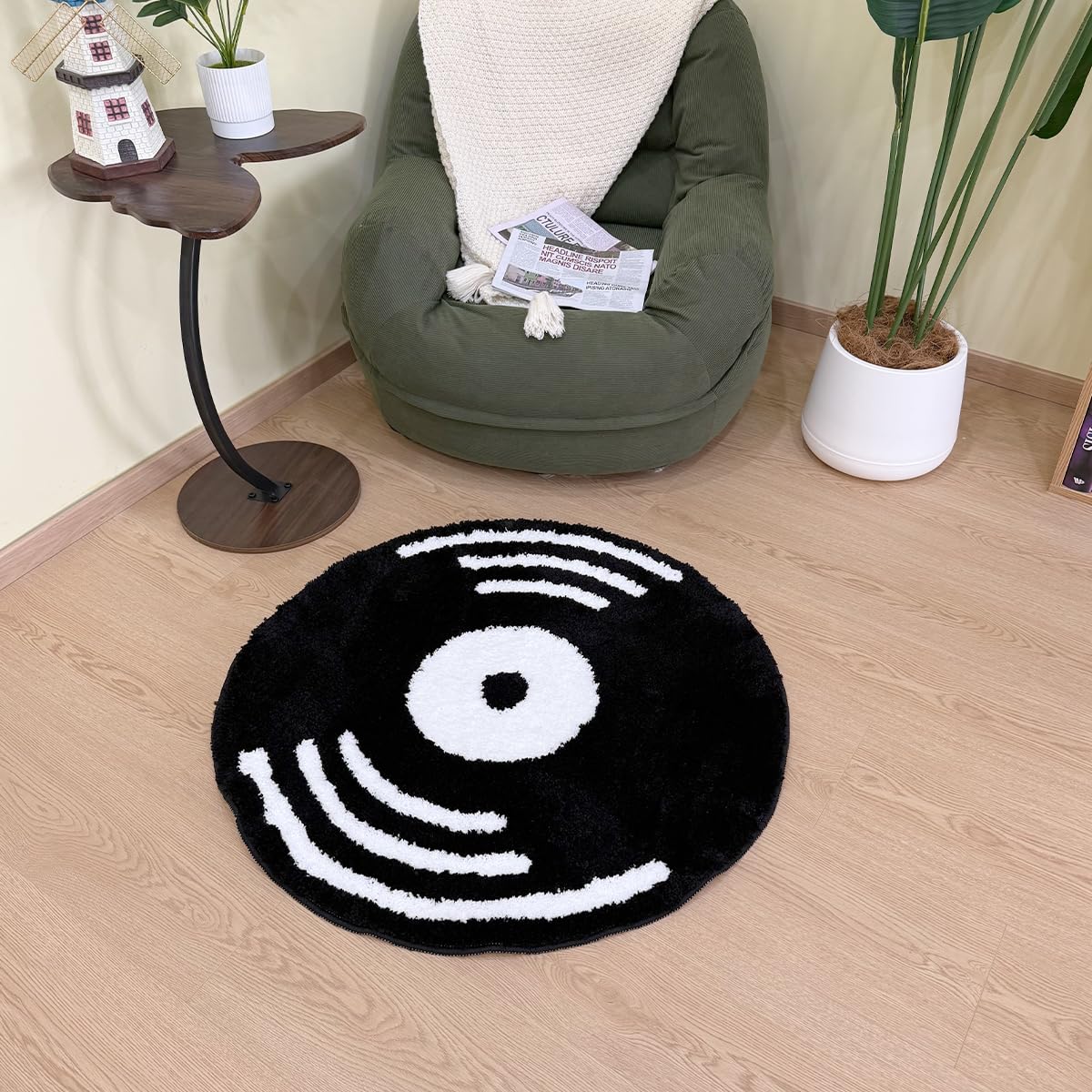 LAKEA Creative Vinyl Record Tufted Rug Indoor Aesthetic Home Decoration Round Tufting Soft Rug Horror Movie Safety Mat (31.5 X 31.5 inch)