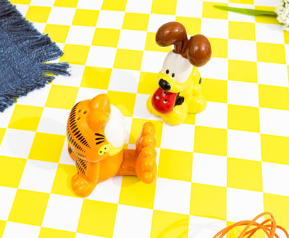 Silver Buffalo Garfield and Odie Ceramic Salt and Pepper Shaker